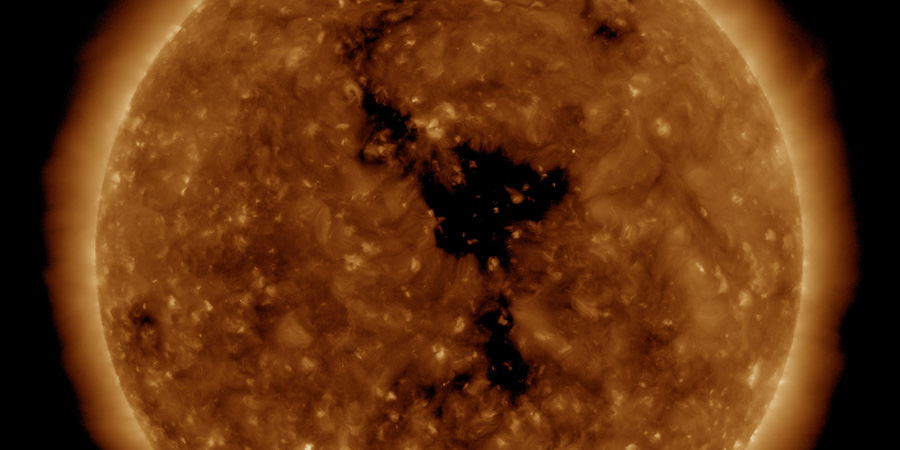 Coronal hole faces Earth, G1 watch