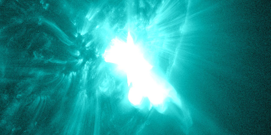 X2.0 solar flare from sunspot region 2192